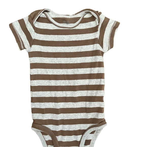 9 Short-Sleeved Baby Onesies from Carter's, Duck Duck Goose, Mon Cheri, 9 Months - Picture 7 of 13